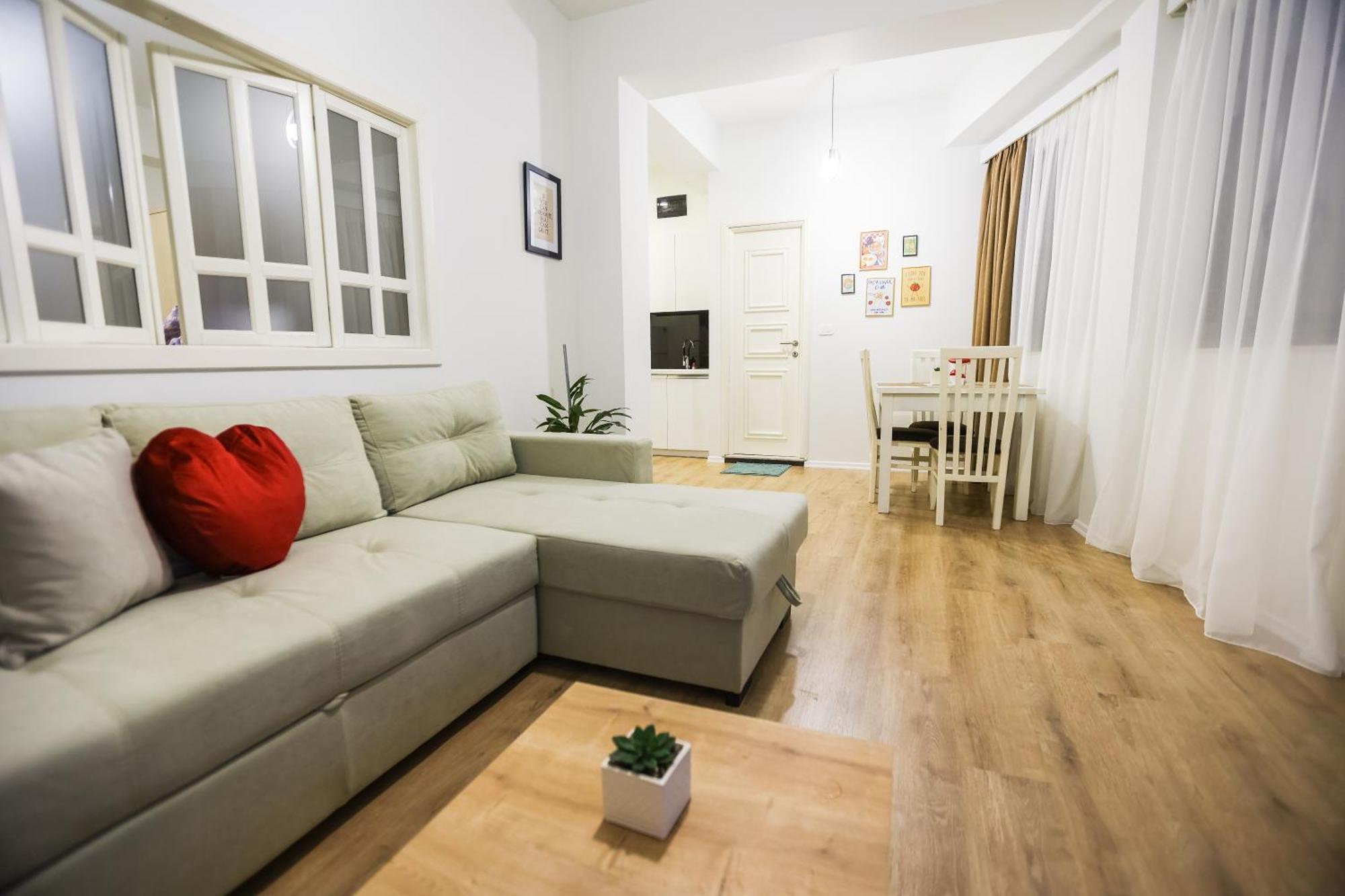 At Bazaar Central Apartment Тирана Экстерьер фото