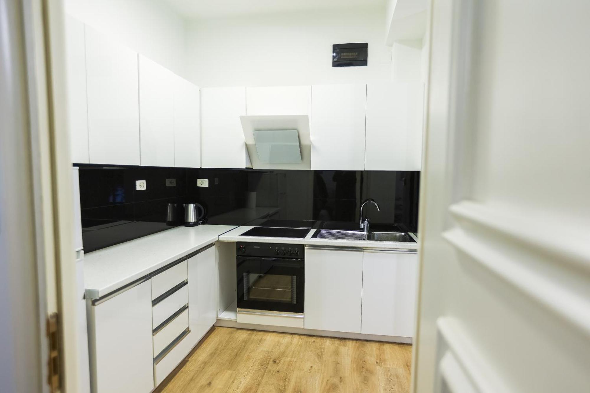 At Bazaar Central Apartment Тирана Экстерьер фото