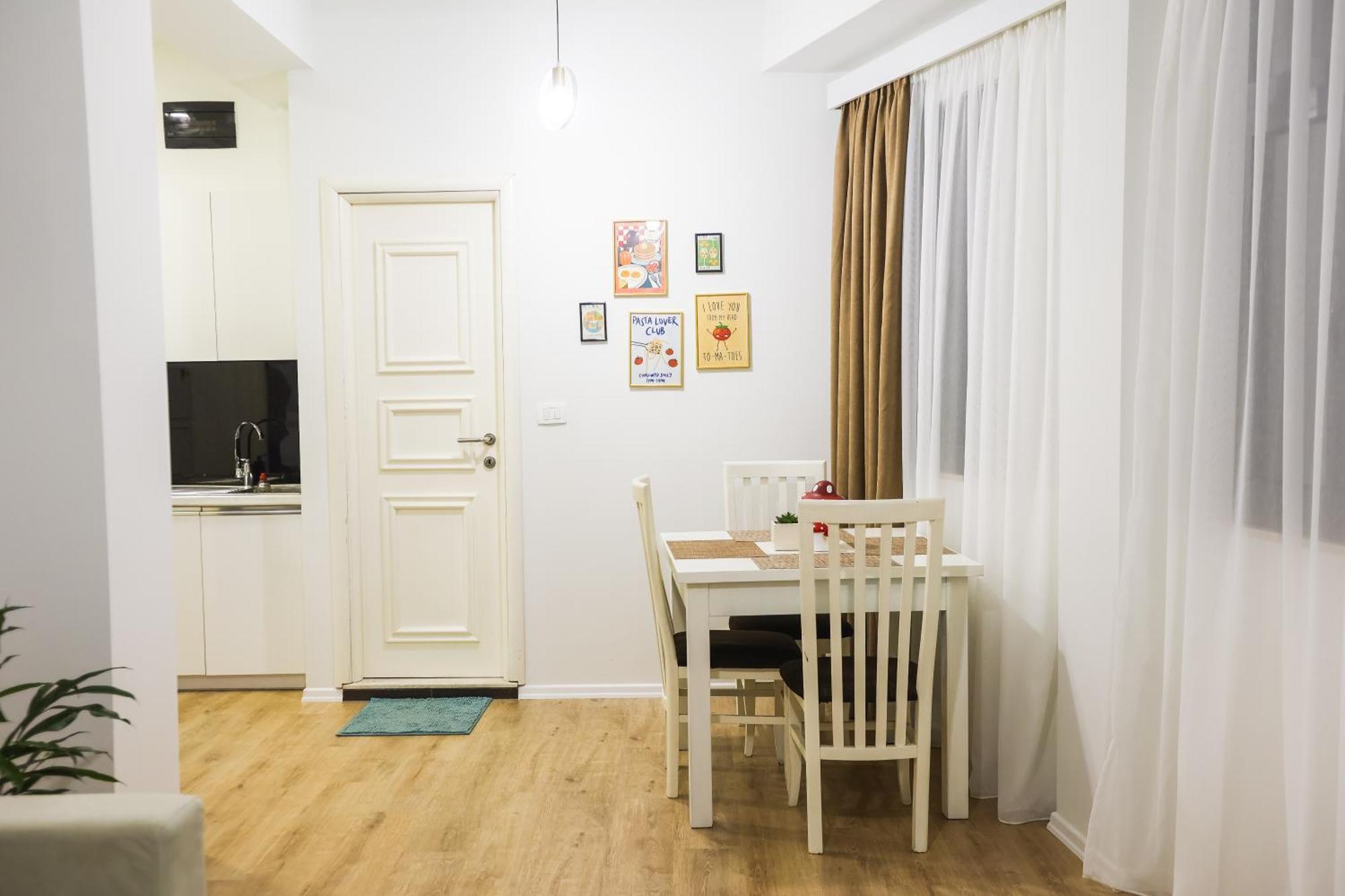 At Bazaar Central Apartment Тирана Экстерьер фото