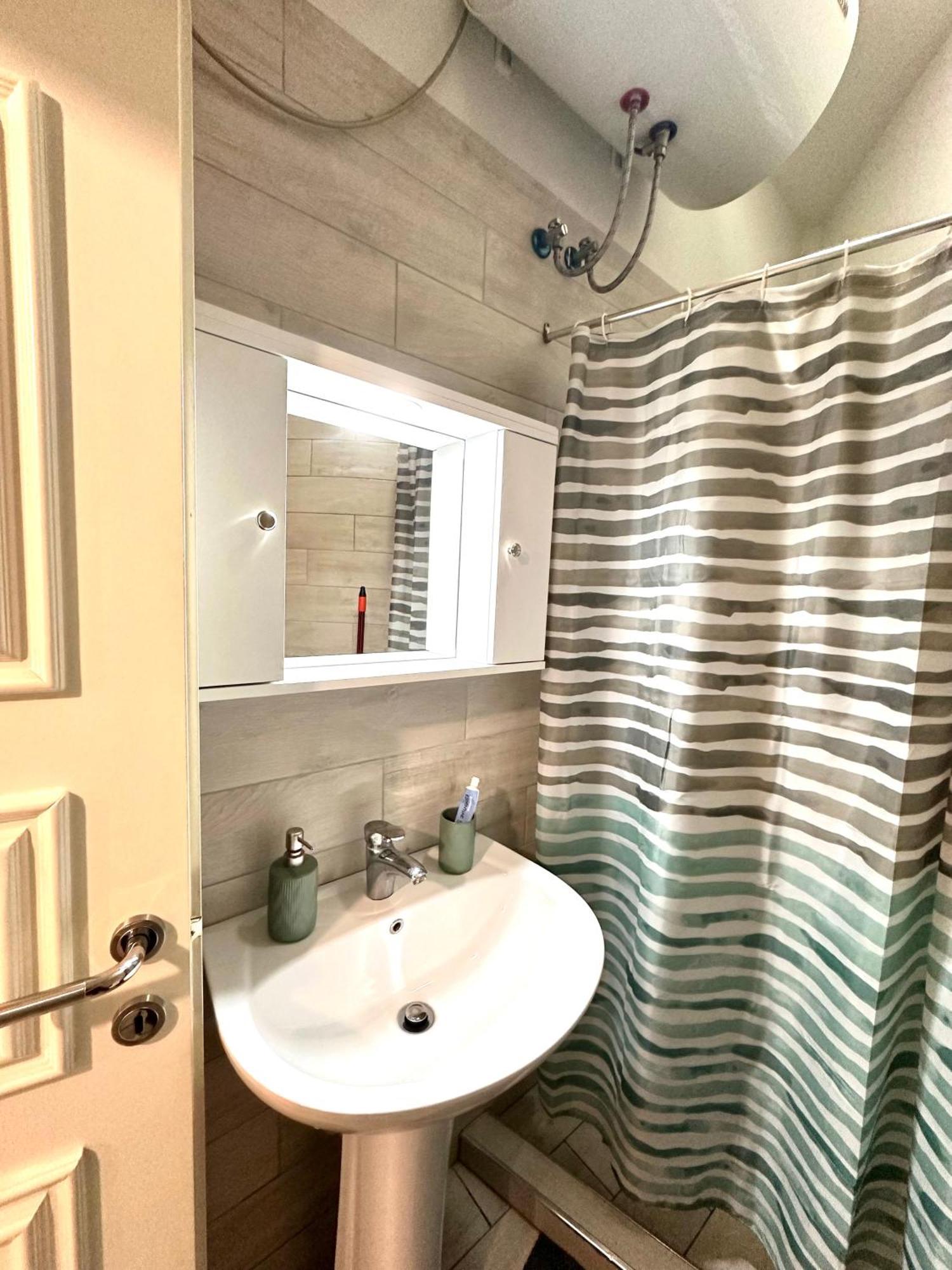 At Bazaar Central Apartment Тирана Экстерьер фото